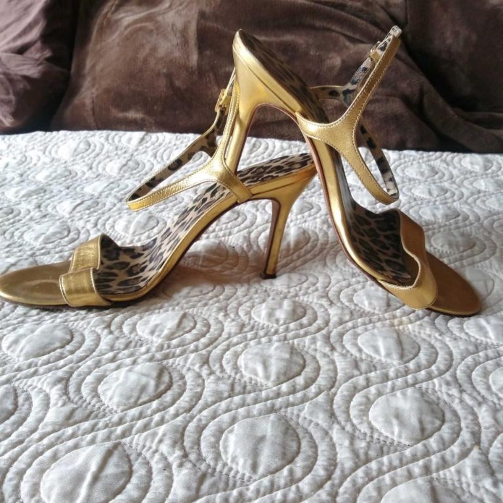 Dolce & Gabbana gold leather heeled sandals in size 8.